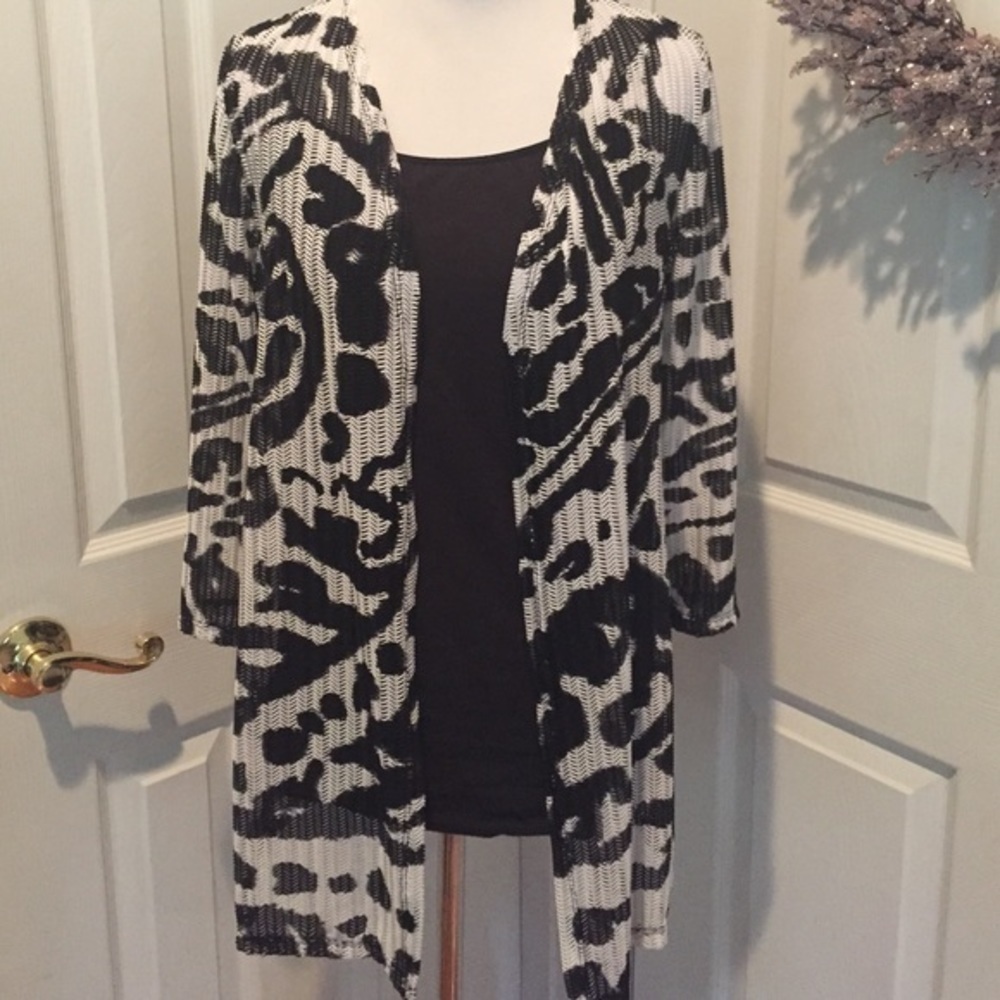 Chico's black and white 3/4 sleeve jacket